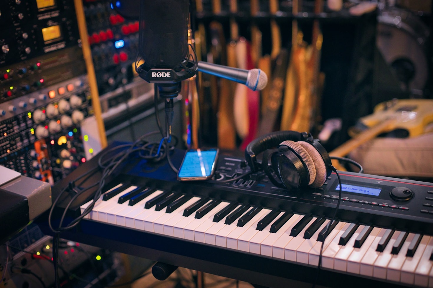 Kurzweil K2700 Versus The Yamaha Montage M8x